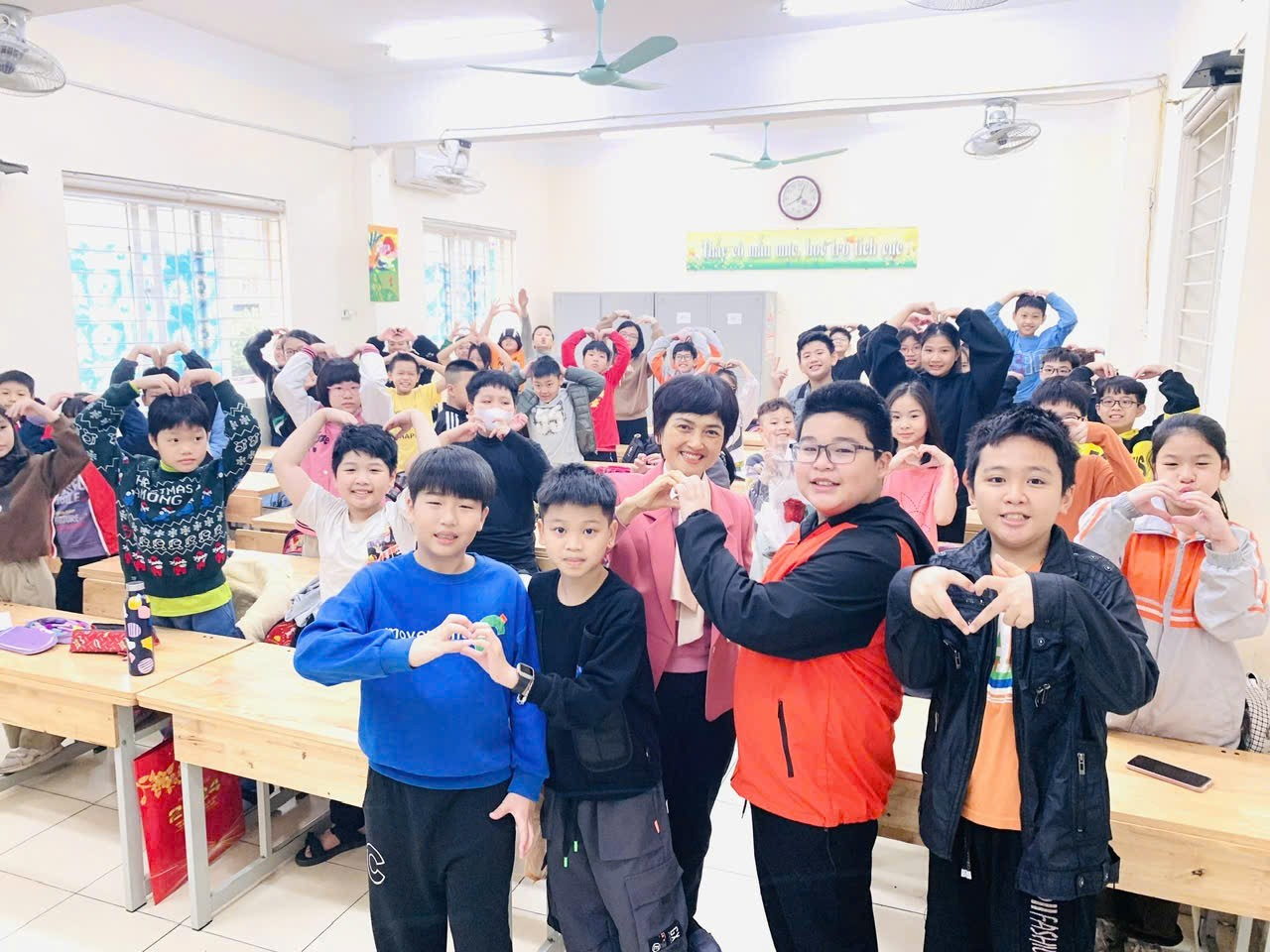 Nhà giáo Lê Thị Tường Vi –  Một cán bộ quản lý  tâm huyết, mẫu mực và ân cần- Ảnh 2.