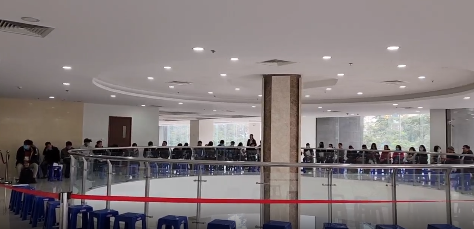 Hà Nội: Áp dụng iHanoi lấy số thứ tự, chấm dứt cảnh xếp hàng làm thủ tục đăng ký đất đai- Ảnh 1.
