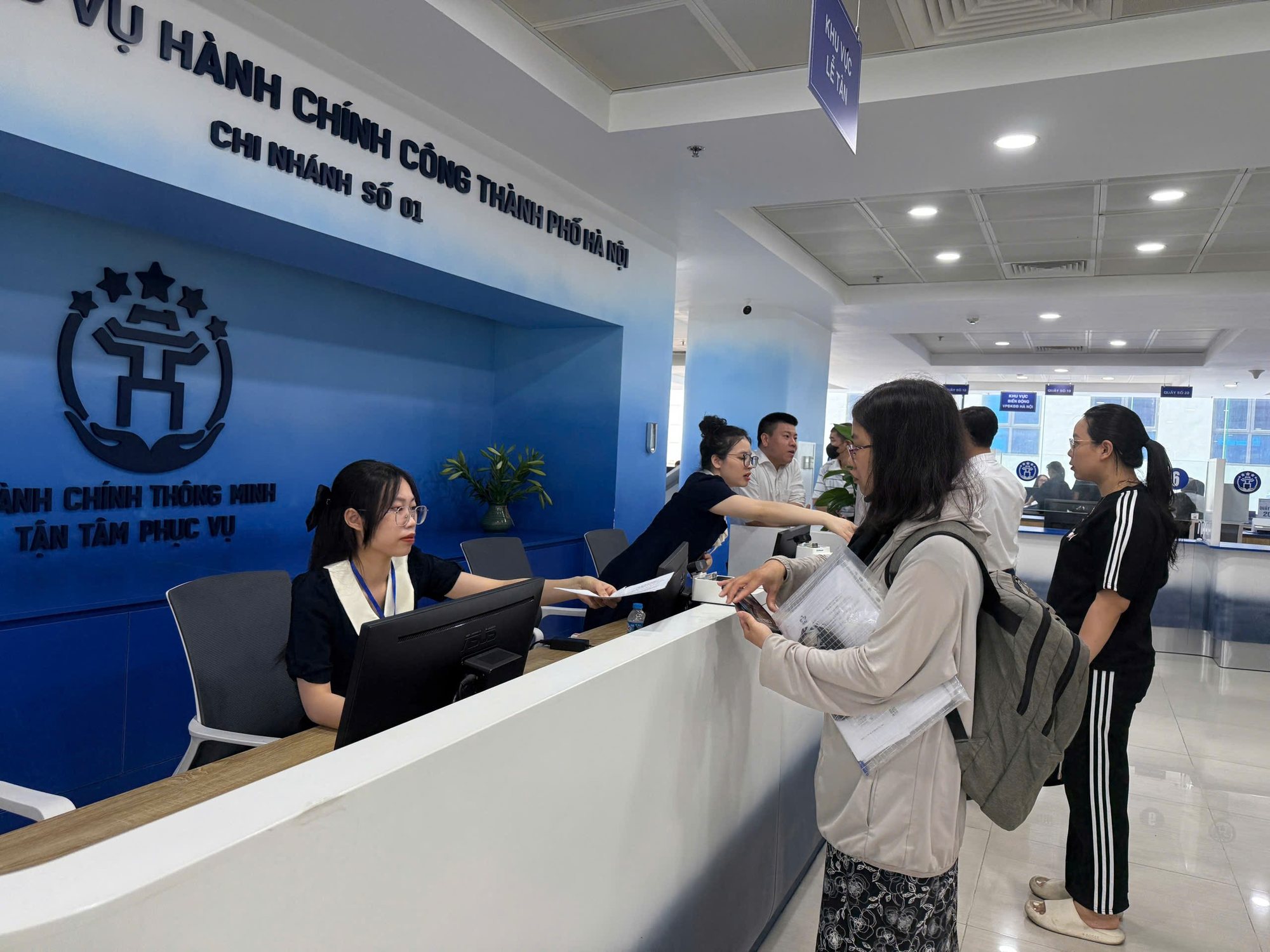NGHIÊM CẤM HÀNH VI LẤY SỐ THỨ TỰ "ẢO" KHI LÀM THỦ TỤC HÀNH CHÍNH- Ảnh 1.