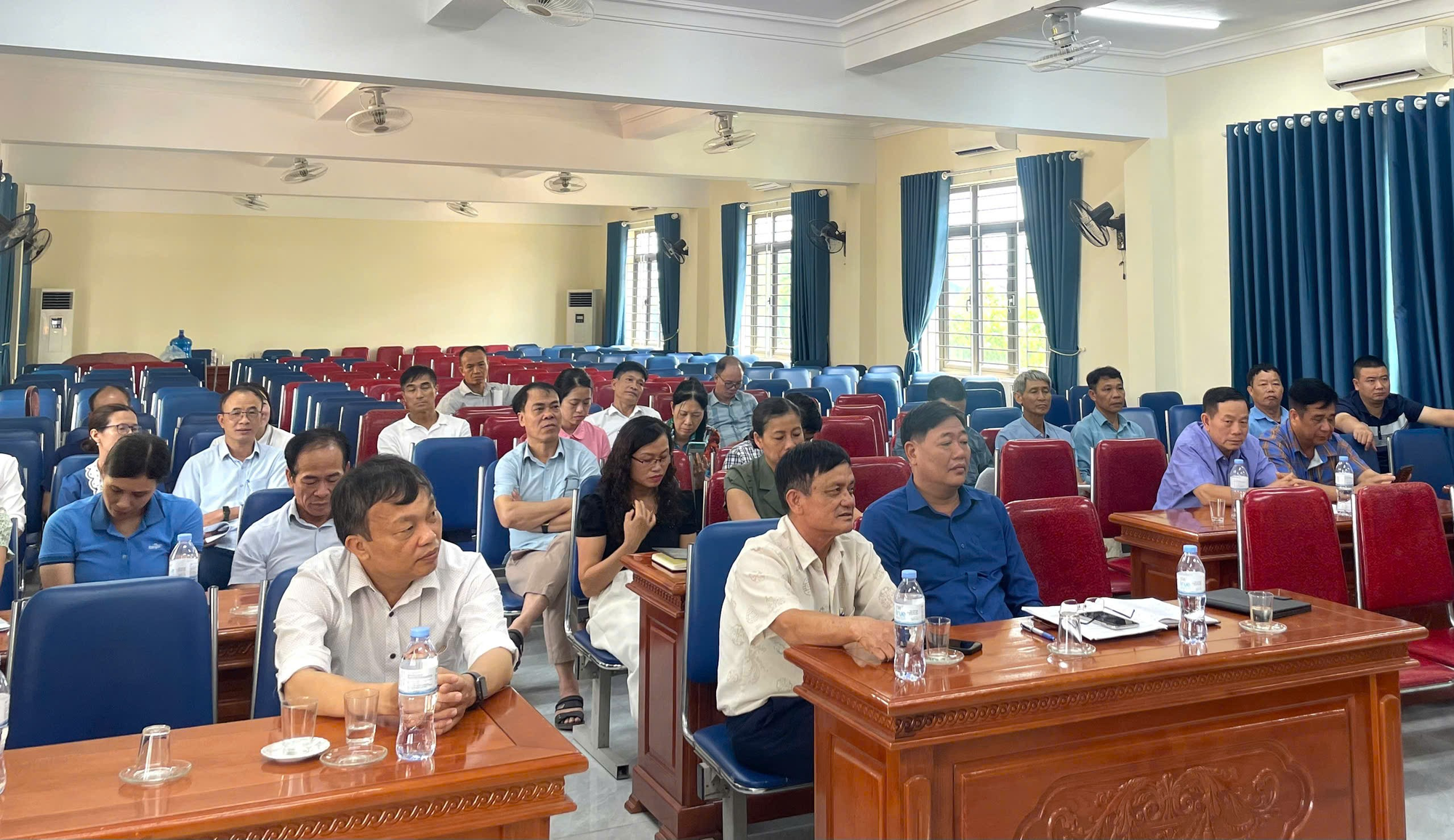 Bài truyên truyền lấy ý kiến Nhân dân trên ứng dụng VNeID mức độ 2- Ảnh 2.