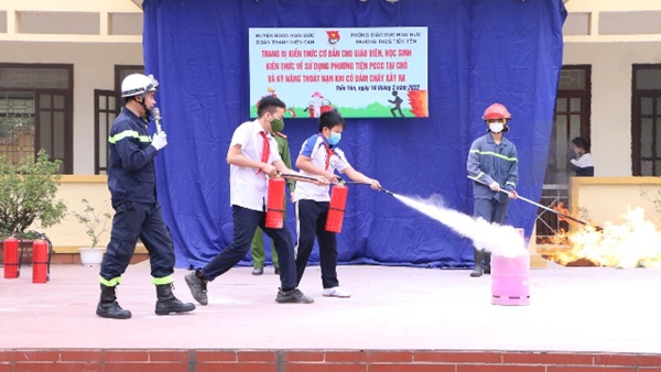 70.530 người dân trên địa bàn huyện được tuyên truyền nghiệp vụ phòng cháy, chữa cháy và cứu nạn, cứu hộ- Ảnh 3.