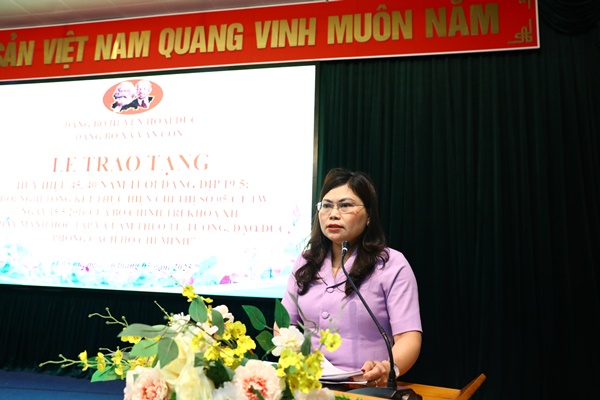 Vân Côn trao Huy hiệu Đảng đợt 19/5 và tổng kết thực hiện Chỉ thị số 05 của Bộ Chính trị- Ảnh 6.