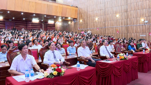 Hoài Đức tuyên dương, khen thưởng 489 học sinh giỏi tiêu biểu năm học 2024-2025- Ảnh 1.