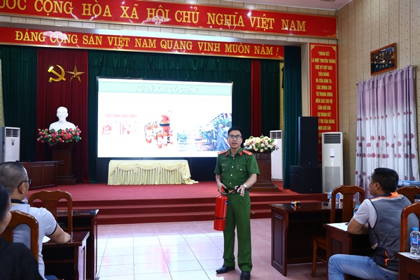 Nâng cao kiến thức, kỹ năng phòng cháy chữa cháy cho chủ hộ thuê trọ, nhà ở kết hợp sản xuất kinh doanh tại xã An Thượng- Ảnh 3.