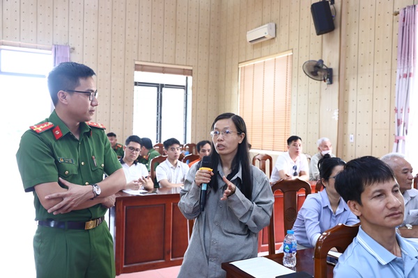 Nâng cao kiến thức, kỹ năng phòng cháy chữa cháy cho chủ hộ thuê trọ, nhà ở kết hợp sản xuất kinh doanh tại xã An Thượng- Ảnh 5.
