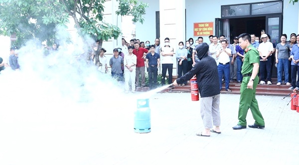 Nâng cao kiến thức, kỹ năng phòng cháy chữa cháy cho chủ hộ thuê trọ, nhà ở kết hợp sản xuất kinh doanh tại xã An Thượng- Ảnh 6.