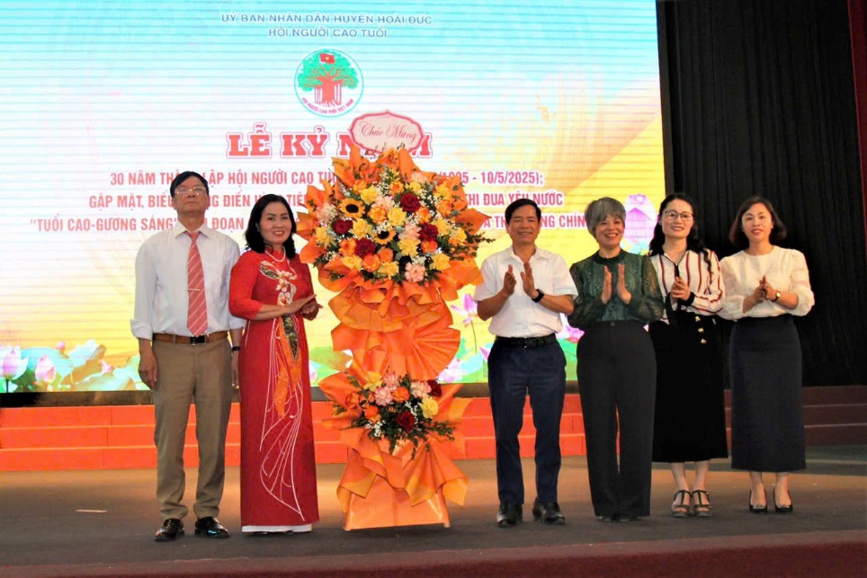 Hội Người cao tuổi các xã, thị trấn phát huy truyền thống Hội Người cao tuổi Việt Nam- Ảnh 1.