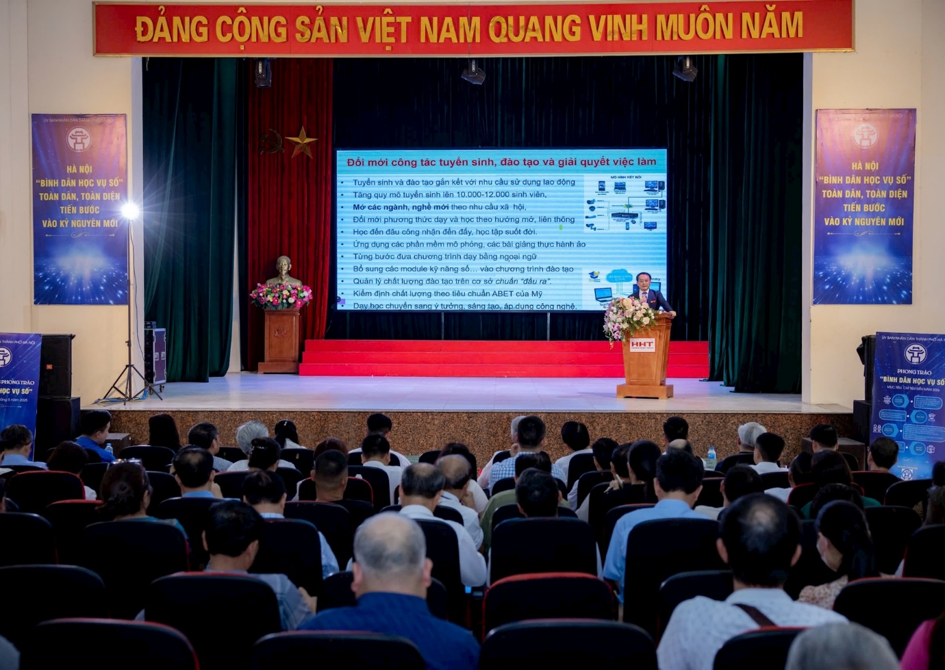 Hà Nội phát động phong trào “Bình dân học vụ số” hướng tới xây dựng công dân số toàn diện- Ảnh 2.