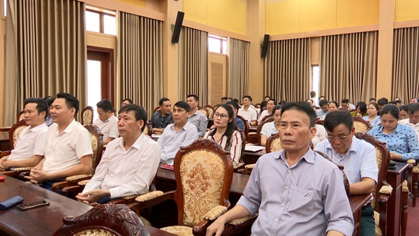 Hội nghị quán triệt, triển khai chỉ đạo của Ban Bí thư về lưu trữ, quản lý tài liệu trong quá trình sắp xếp tổ chức bộ máy của hệ thống chính trị ở địa phương- Ảnh 4.