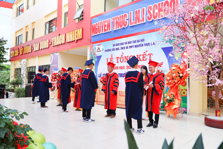 Trường Phổ thông Nguyễn Trực tổ chức Lễ tổng kết năm học 2024-2025 và Lễ tri ân và trưởng thành cho học sinh khối 12- Ảnh 17.