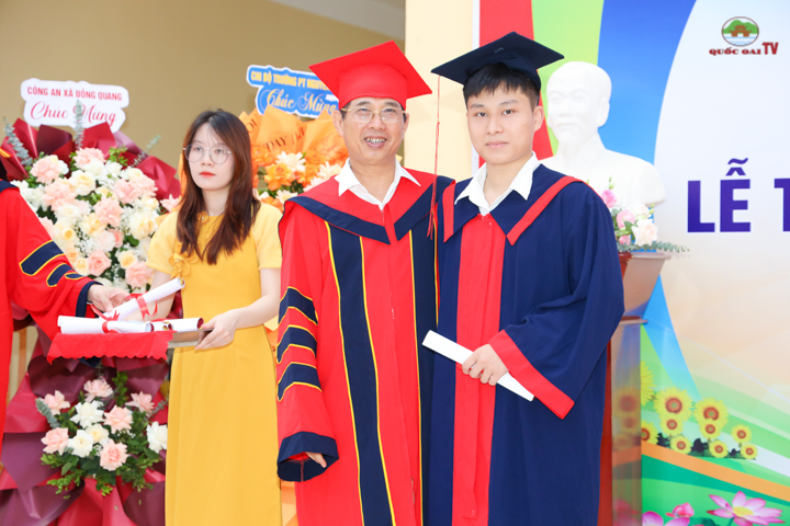 Trường Phổ thông Nguyễn Trực tổ chức Lễ tổng kết năm học 2024-2025 và Lễ tri ân và trưởng thành cho học sinh khối 12- Ảnh 18.