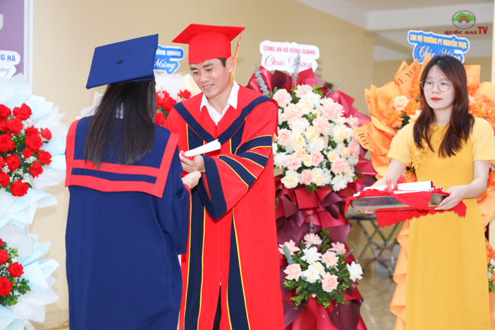 Trường Phổ thông Nguyễn Trực tổ chức Lễ tổng kết năm học 2024-2025 và Lễ tri ân và trưởng thành cho học sinh khối 12- Ảnh 19.