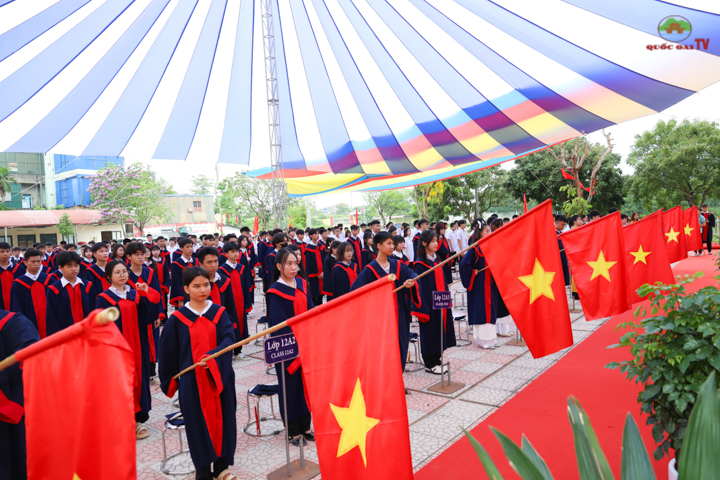 Trường Phổ thông Nguyễn Trực tổ chức Lễ tổng kết năm học 2024-2025 và Lễ tri ân và trưởng thành cho học sinh khối 12- Ảnh 2.
