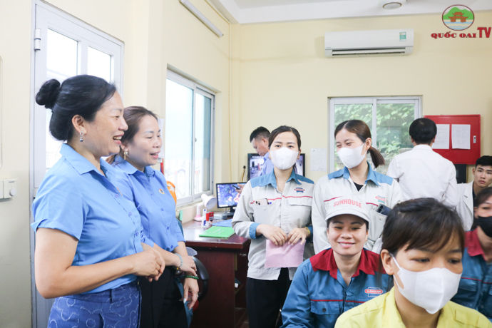 Liên đoàn lao động huyện phối hợp với Phòng khám Medlatec tổ chức khám sức khỏe cho 100 nữ công nhân, viên chức, lao động có hoàn cảnh khó khăn- Ảnh 6.