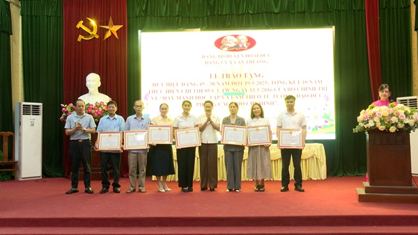 Đảng ủy xã An Thượng tổ chức hội nghị tổng kết 10 năm thực hiện Chỉ thị số 05-CT/TW của Bộ Chính trị về đẩy mạnh học tập và làm theo tư tưởng, đạo đức, phong cách Hồ Chí Minh- Ảnh 10.