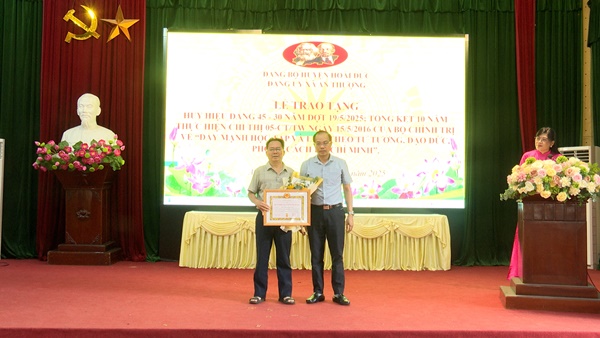 Đảng ủy xã An Thượng tổ chức hội nghị tổng kết 10 năm thực hiện Chỉ thị số 05-CT/TW của Bộ Chính trị về đẩy mạnh học tập và làm theo tư tưởng, đạo đức, phong cách Hồ Chí Minh- Ảnh 12.