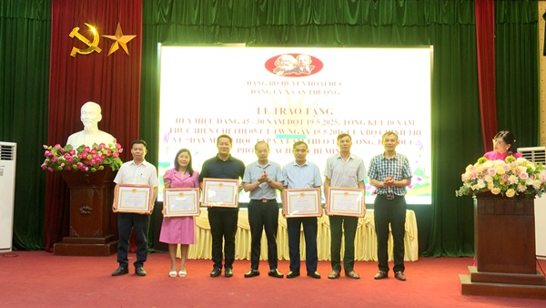Đảng ủy xã An Thượng tổ chức hội nghị tổng kết 10 năm thực hiện Chỉ thị số 05-CT/TW của Bộ Chính trị về đẩy mạnh học tập và làm theo tư tưởng, đạo đức, phong cách Hồ Chí Minh- Ảnh 8.