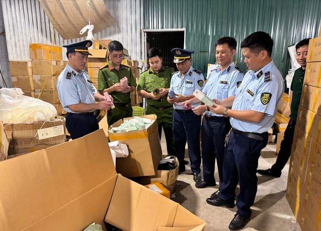 Hà Nội phát động cao điểm: Nói không với hàng giả, gian lận thương mại- Ảnh 1.