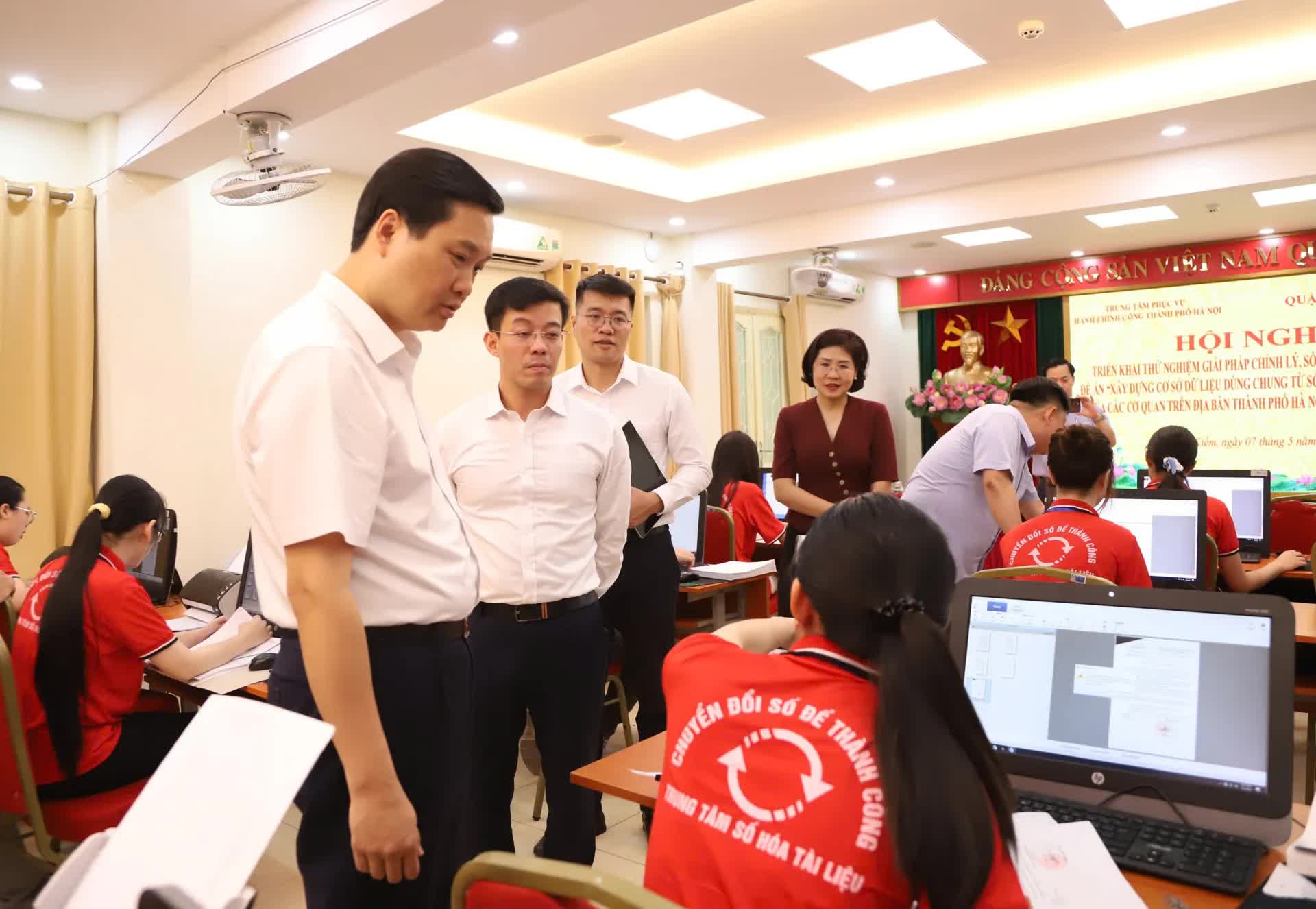 Triển khai thử nghiệm giải pháp chỉnh lý, số hóa tài liệu tại quận Hoàn Kiếm- Ảnh 2.