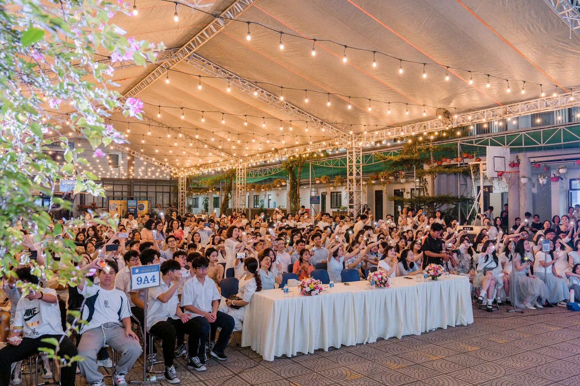 Lễ tri ân và trưởng thành cho học sinh khối 9 – “Dream high” đầy xúc động và lắng đọng tại trường THCS Hoàng Mai- Ảnh 1.