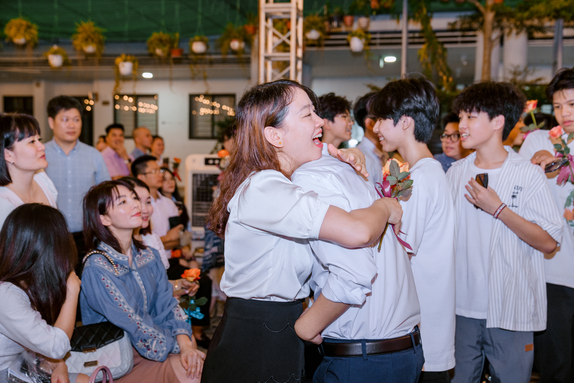 Lễ tri ân và trưởng thành cho học sinh khối 9 – “Dream high” đầy xúc động và lắng đọng tại trường THCS Hoàng Mai- Ảnh 2.