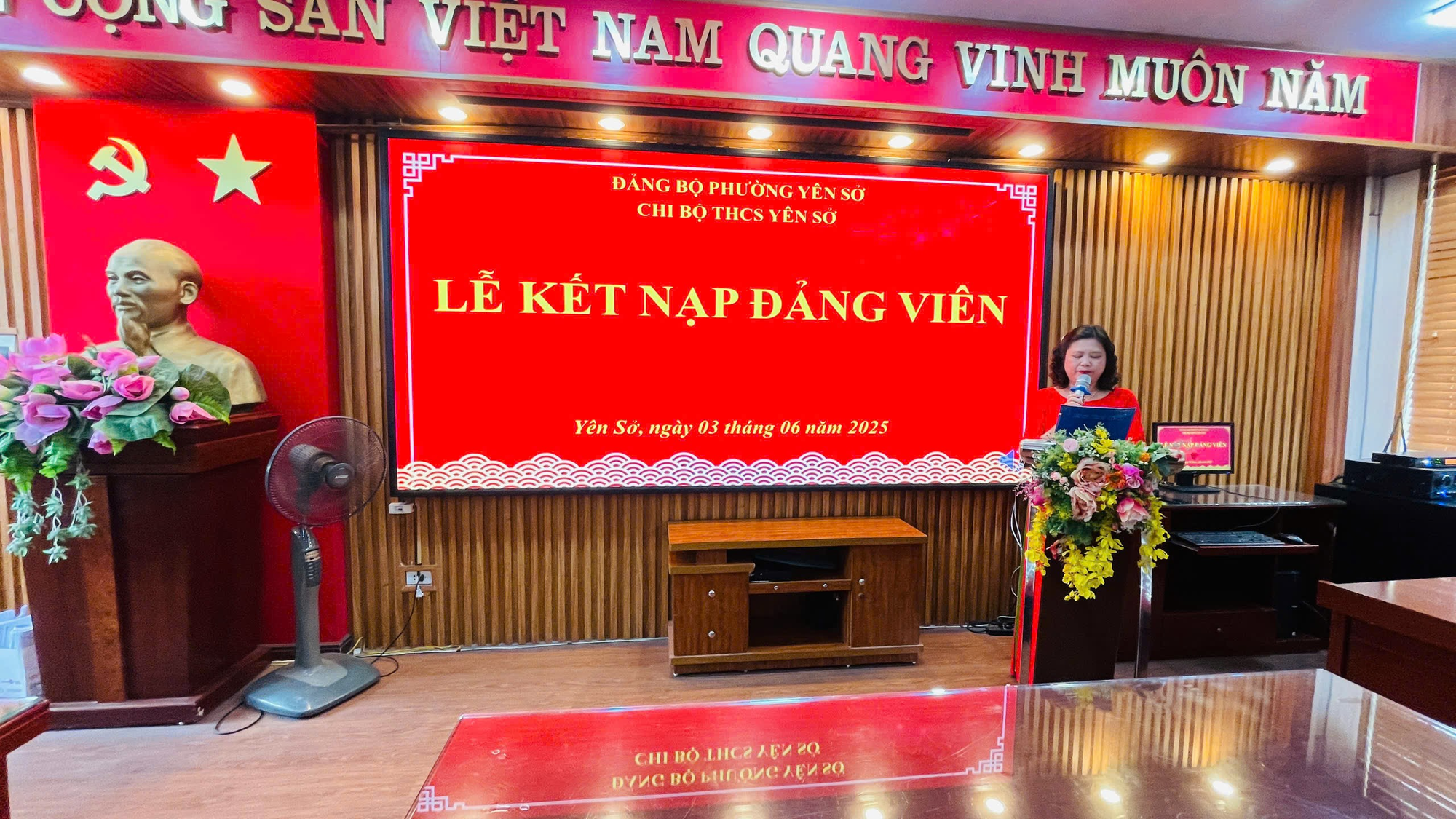 Chi bộ trường THCS Yên Sở tổ chức lễ kết nạp Đảng viên mới- Ảnh 1.
