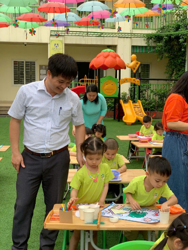 Anh Nguyễn Ích Khang Trưởng ban phụ huynh tận tâm, đồng hành bền bỉ cùng cô và trò trường Mầm non Hoa Sữa- Ảnh 1.