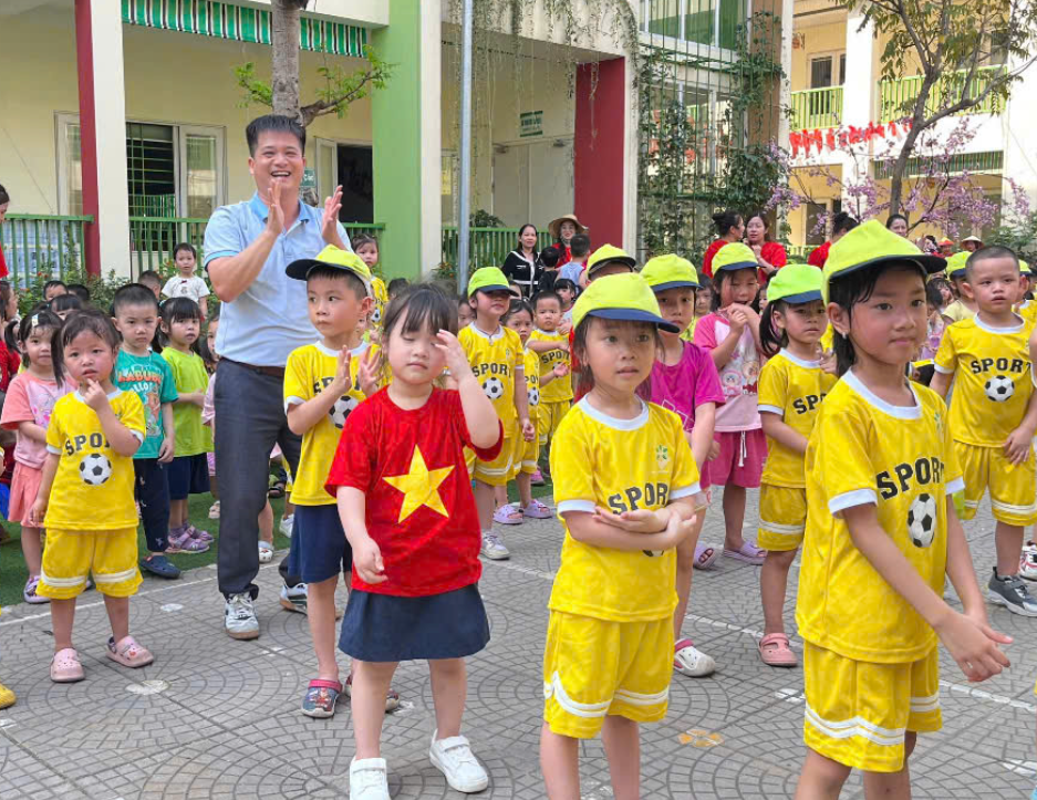 Anh Nguyễn Ích Khang Trưởng ban phụ huynh tận tâm, đồng hành bền bỉ cùng cô và trò trường Mầm non Hoa Sữa- Ảnh 2.
