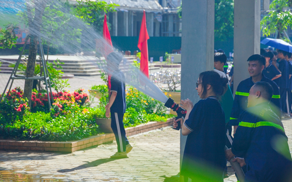 Quốc Oai: Tuyên truyền, trải nghiệm, thực hành kỹ năng phòng cháy chữa cháy và cứu nạn cứu hộ Quý II/2025 tại Trường THPT Phan Huy Chú