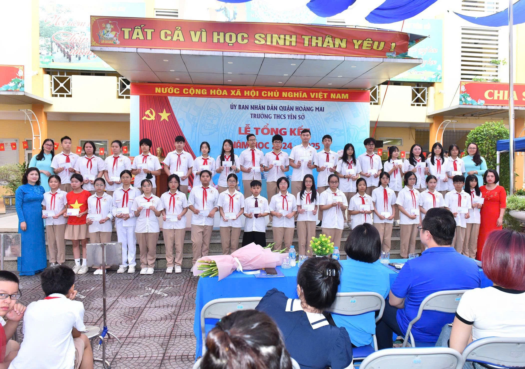 Trường THCS Yên Sở long trọng tổ chức lễ tổng kết năm học 2024 - 2025- Ảnh 2.