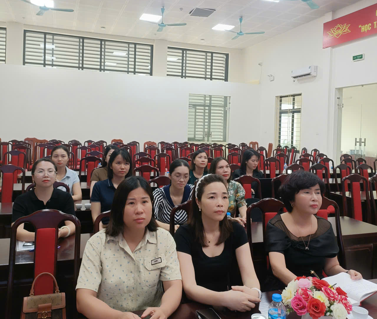 XÃ BÌNH MINH( MỚI) TÍCH CỰC THAM GIA TẬP HUẤN HƯỚNG DẪN SỬ DỤNG ĐỐI VỚI TRANG THÔNG TIN ĐIỆN TỬ THỬ NGHIỆM CỦA 126 XÃ, PHƯỜNG