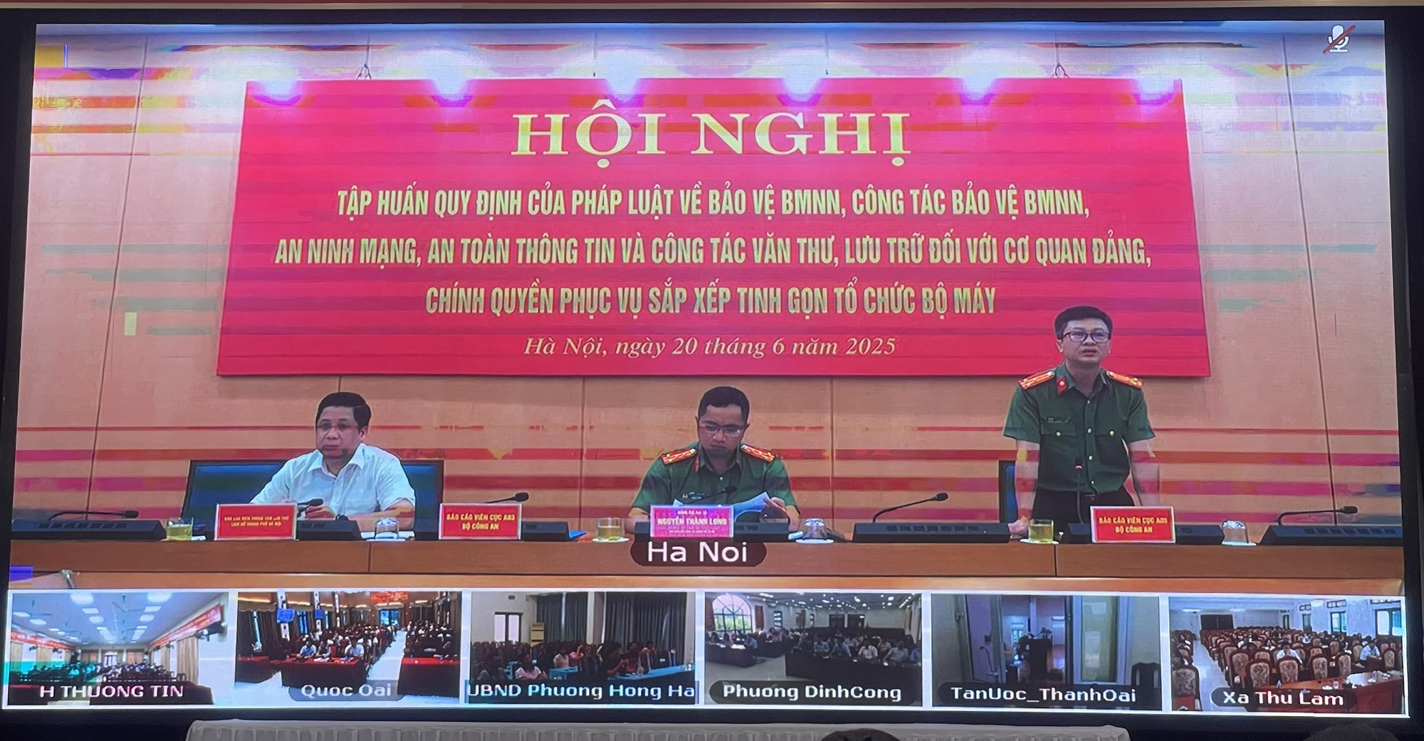 Tiếp sóng Hội nghị trực tuyến từ điểm cầu UBND Thành phố- Ảnh 2.