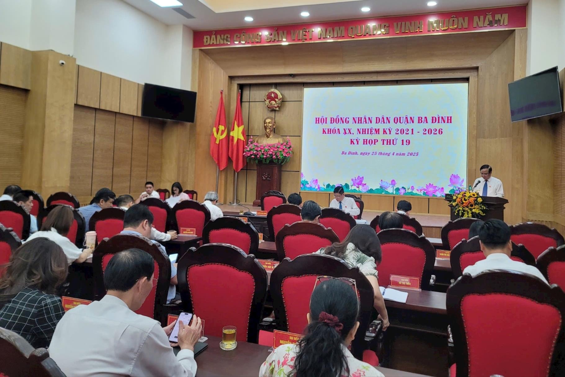 HĐND quận Ba Đình thông qua phương án lập 3 đơn vị hành chính cơ sở- Ảnh 1.