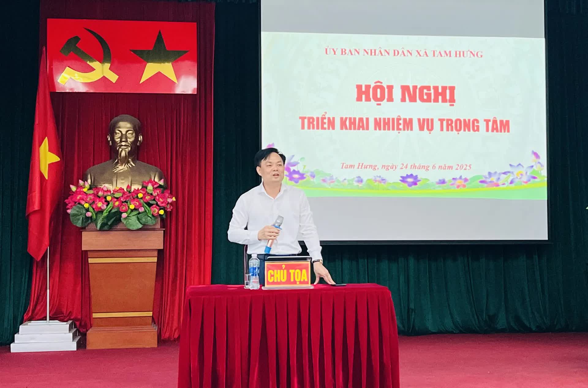 UBND xã Tam Hưng mới triển khai các nhiệm vụ trọng tâm của chính quyền 2 cấp- Ảnh 1.