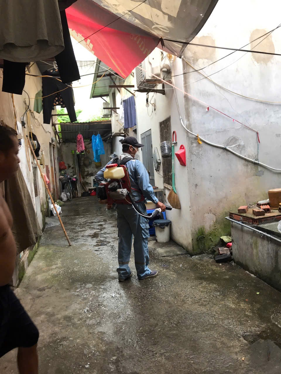 Phường Khương Đình tổ chức ra quân tổng vệ sinh môi trường diệt bọ gậy chủ động phòng chống sốt xuất huyết sau mưa bão.- Ảnh 2.