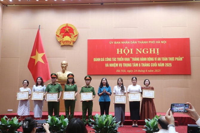 Các địa phương tiếp tục đẩy mạnh tuyên truyền, phổ biến kiến thức ATTP cho người dân- Ảnh 4.