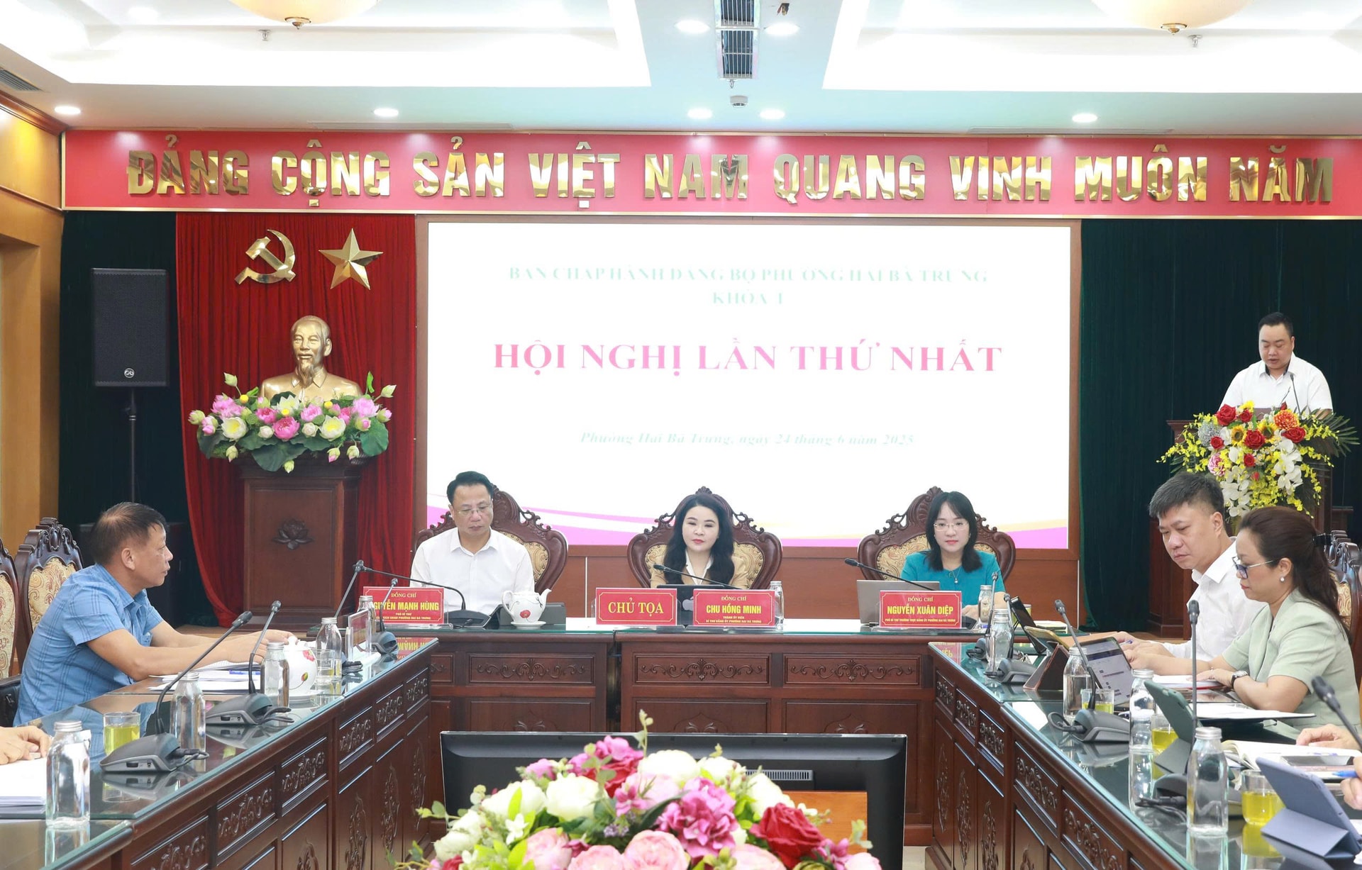 Cán bộ, công chức quận Hai Bà Trưng sẵn sàng cho mô hình phường mới- Ảnh 1.