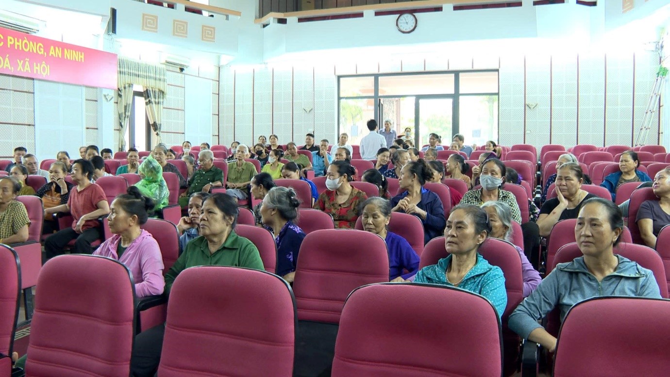 Chủ tịch UBND huyện Hoài Đức Nguyễn Hoàng Trường đối thoại với công dân thôn Phú Vinh về kết quả kiểm tra, giải quyết đơn của công dân- Ảnh 1.