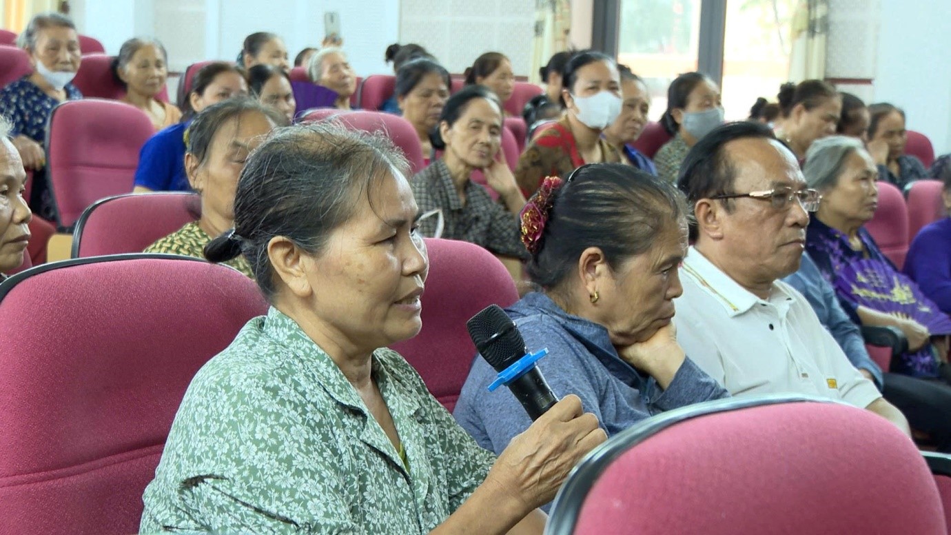 Chủ tịch UBND huyện Hoài Đức Nguyễn Hoàng Trường đối thoại với công dân thôn Phú Vinh về kết quả kiểm tra, giải quyết đơn của công dân- Ảnh 2.