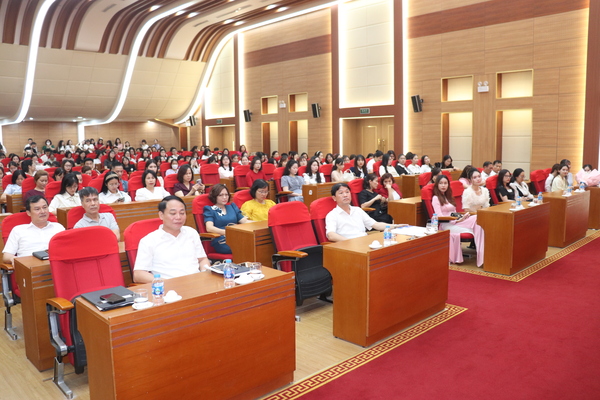 Hội nghị công bố Quyết định tuyển dụng viên chức ngành giáo dục năm 2025- Ảnh 1.
