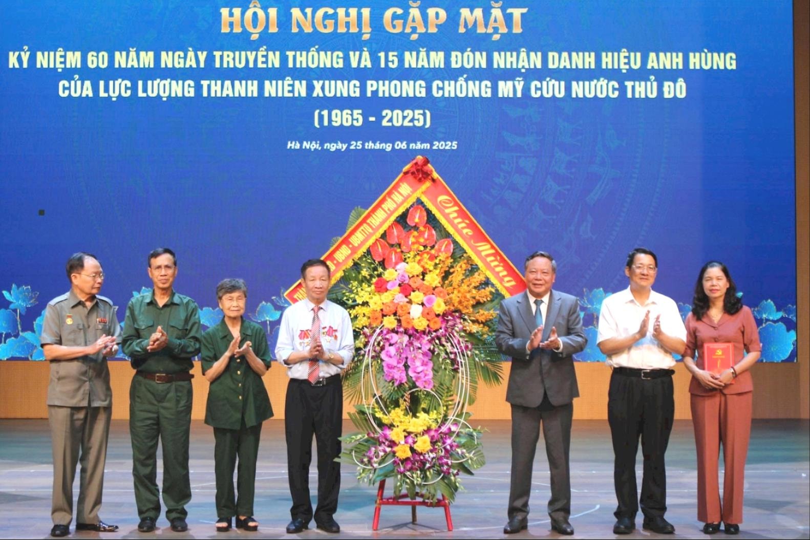 Hà Nội gặp mặt gần 450 cựu thanh niên xung phong chống Mỹ, cứu nước- Ảnh 3.