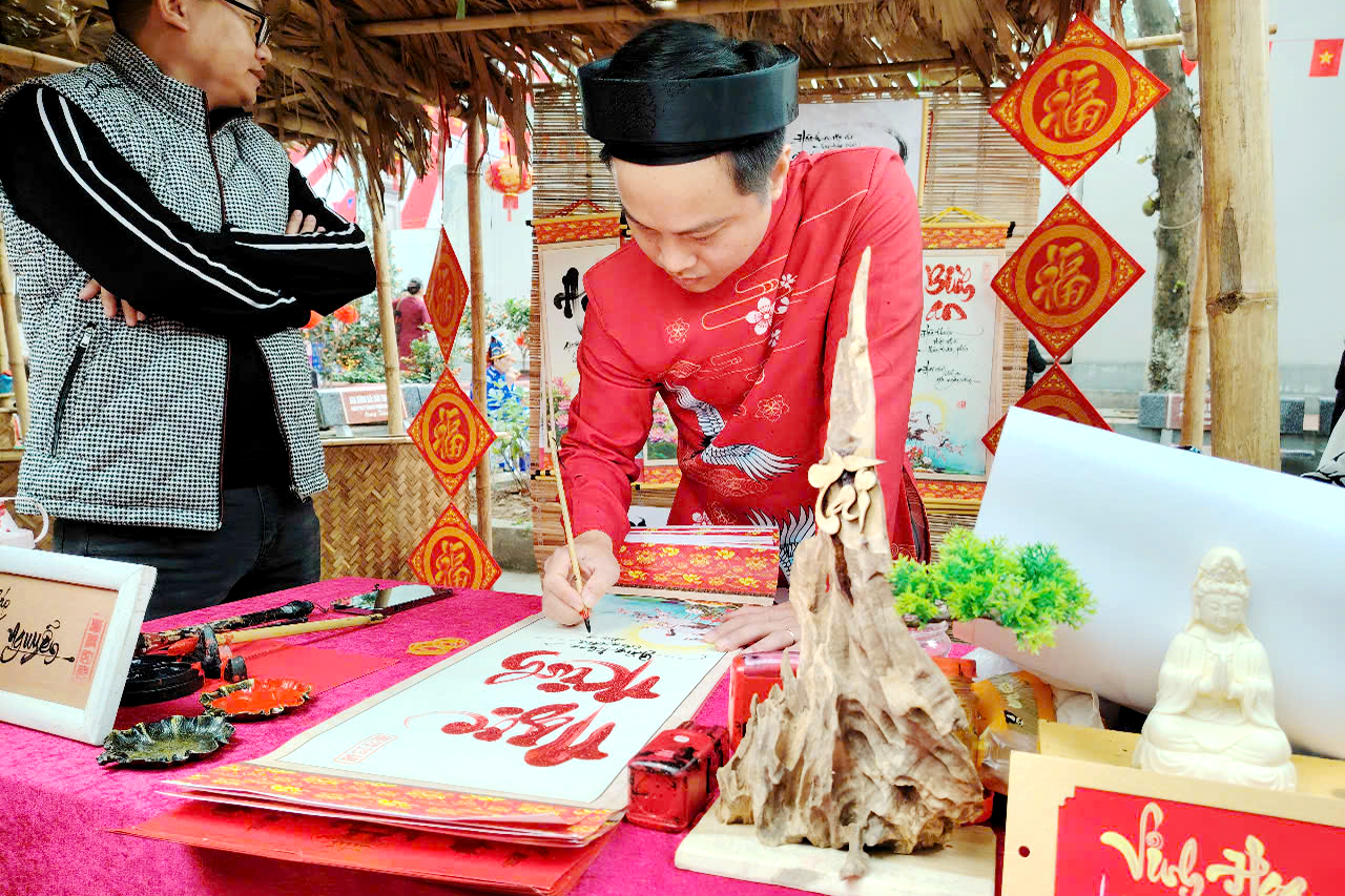 Phường Khương Đình tổ chức khai mạc Lễ hội truyền thống đình Khương Hạ năm 2025- Ảnh 4.