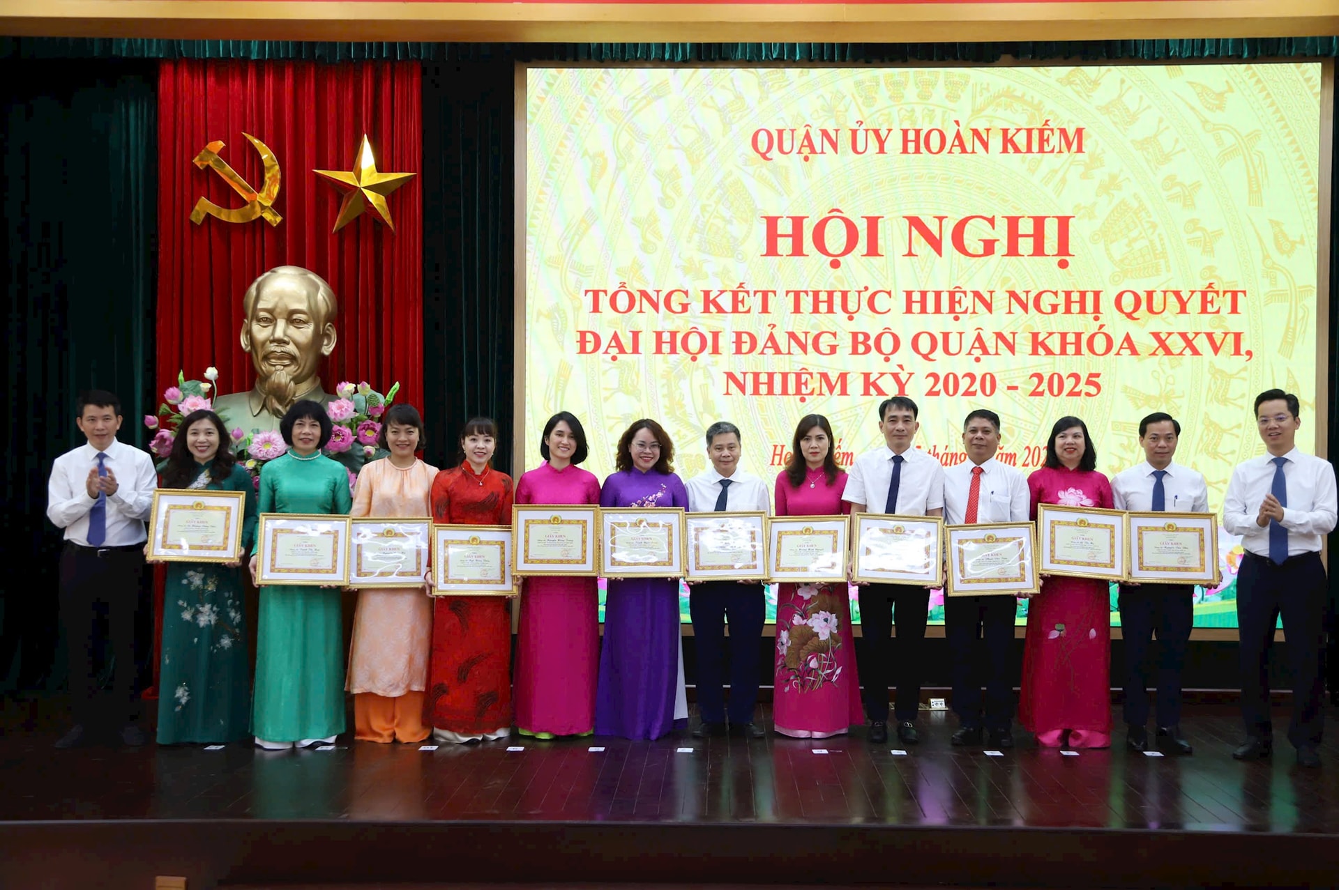 Đảng bộ quận Hoàn Kiếm kết thúc nhiệm kỳ với nhiều kết quả nổi bật- Ảnh 3.
