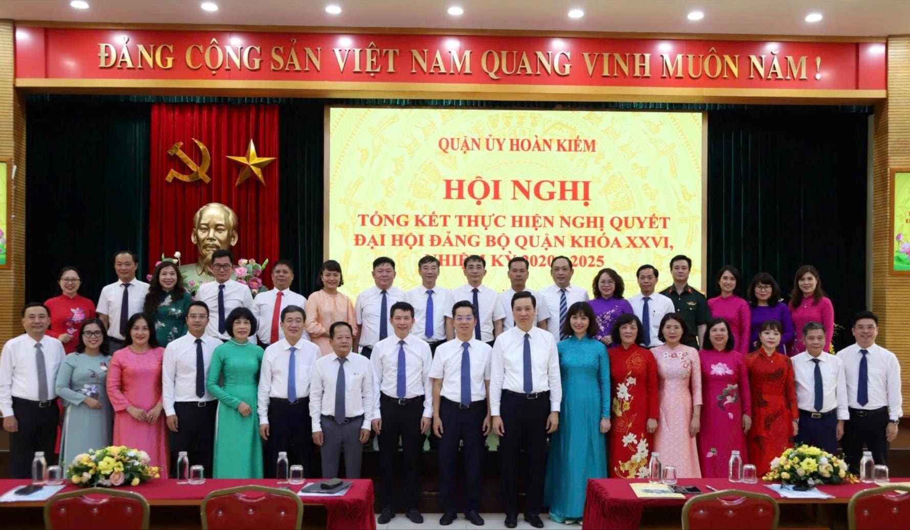 Đảng bộ quận Hoàn Kiếm kết thúc nhiệm kỳ với nhiều kết quả nổi bật- Ảnh 5.