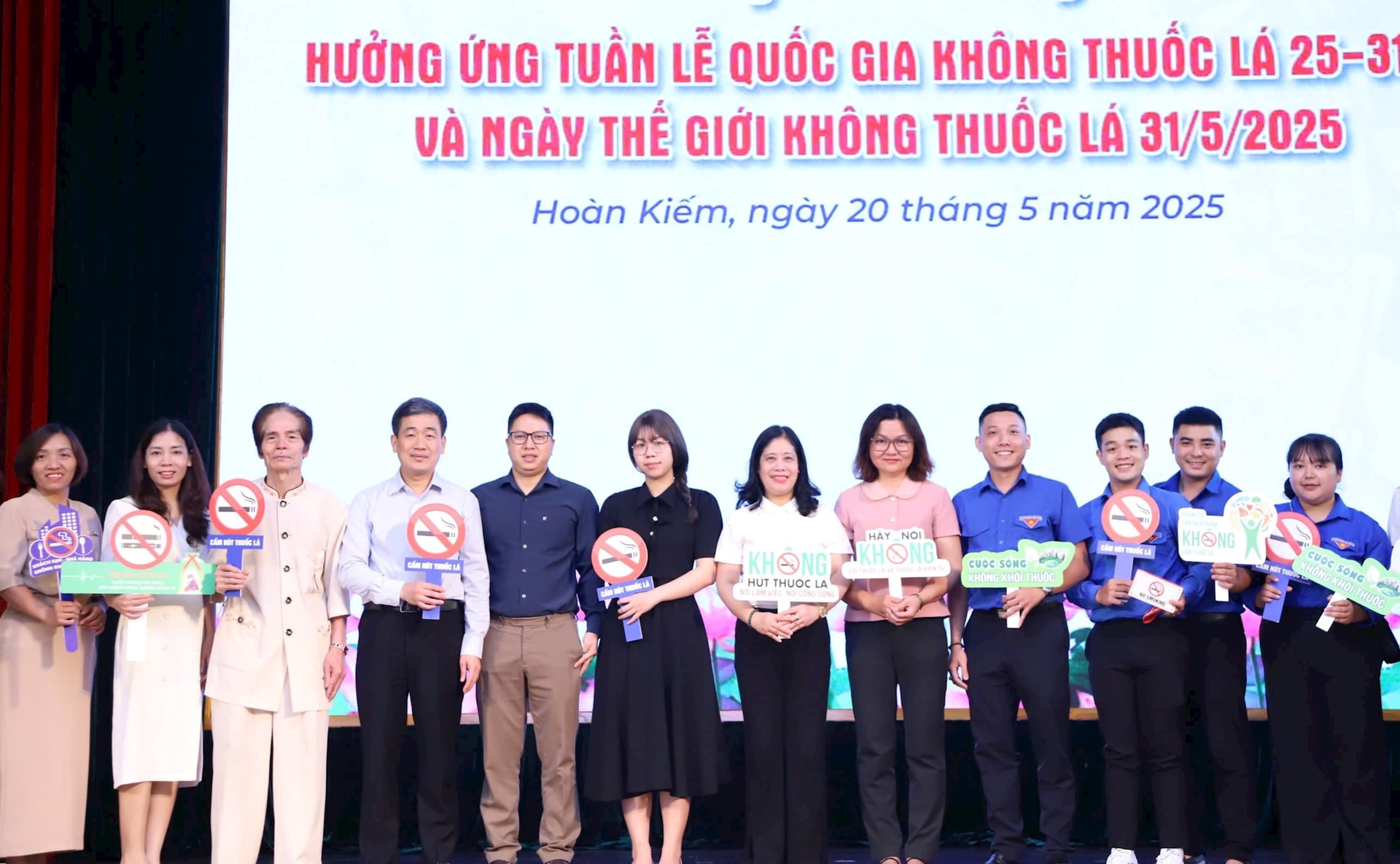 Hoàn Kiếm: Chung tay xây dựng môi trường không khói thuốc- Ảnh 2.