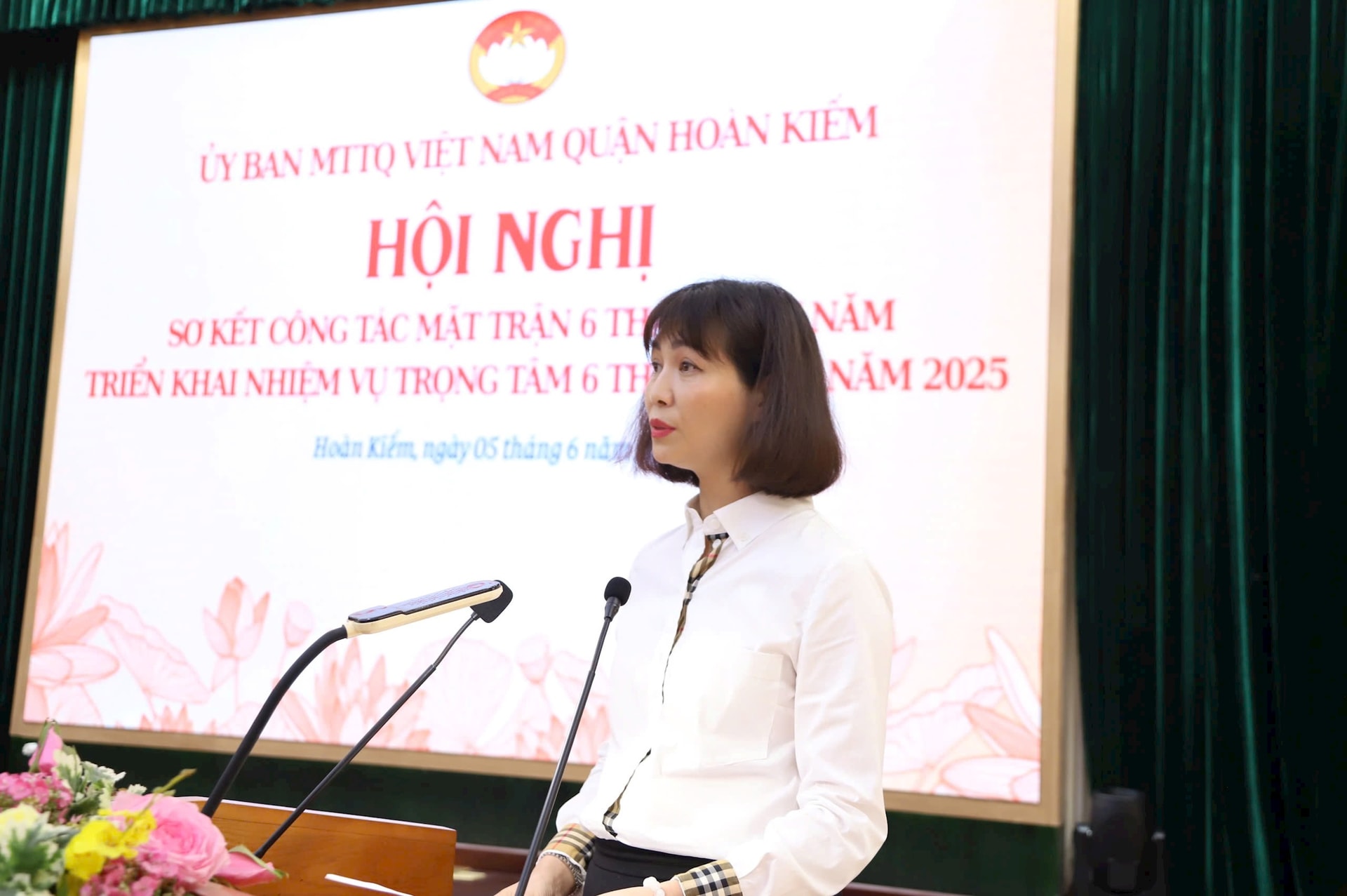Quận Hoàn Kiếm biểu dương 19 tập thể, 49 cá nhân tiêu biểu trong công tác mặt trận- Ảnh 2.