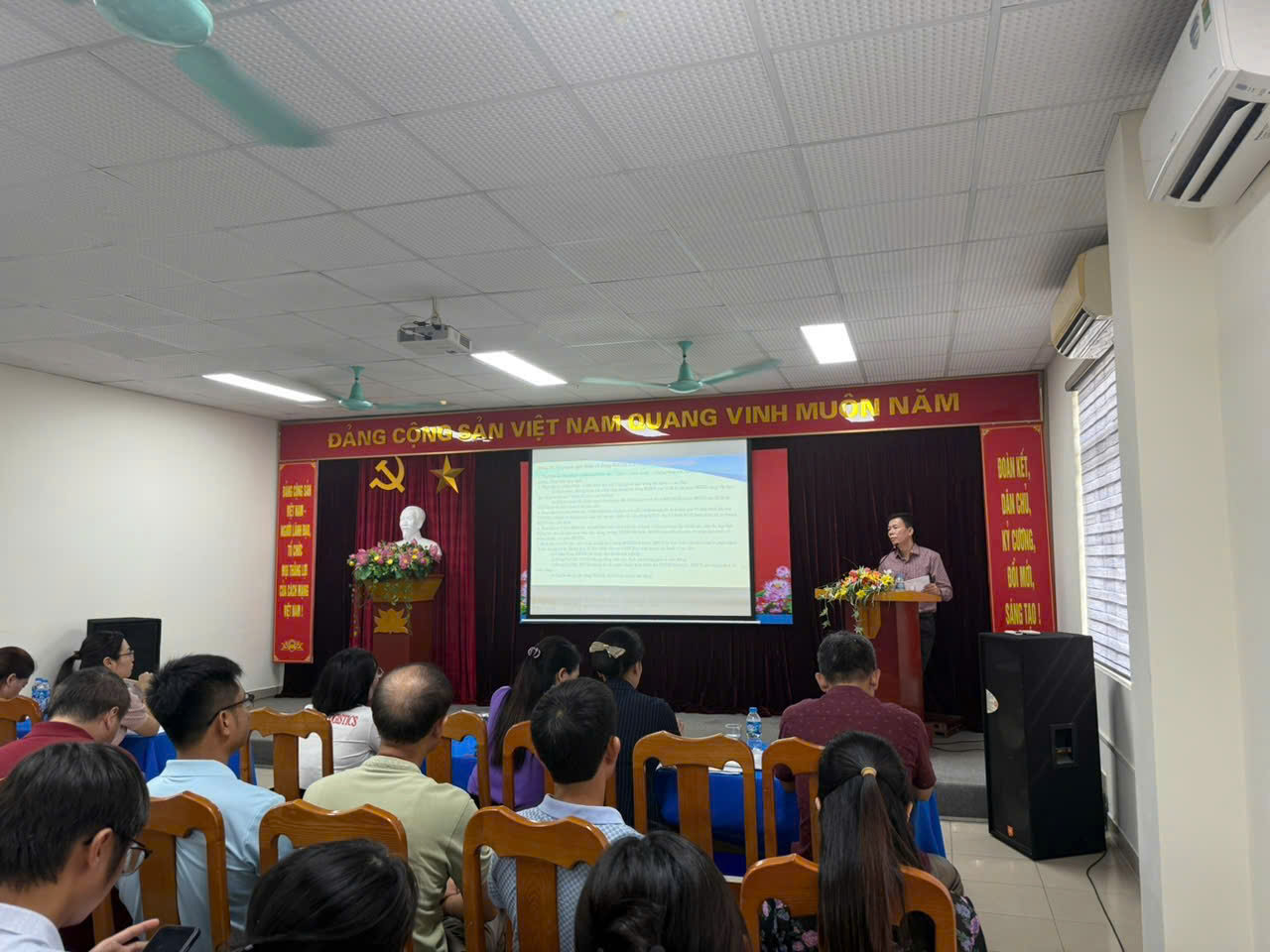 BHXH quận Hoàng Mai tổ chức hội nghị tuyên truyền, phổ biến những điểm mới trong Luật BHXH năm 2024 và Luật BHYT sửa đổi, bổ sung- Ảnh 2.