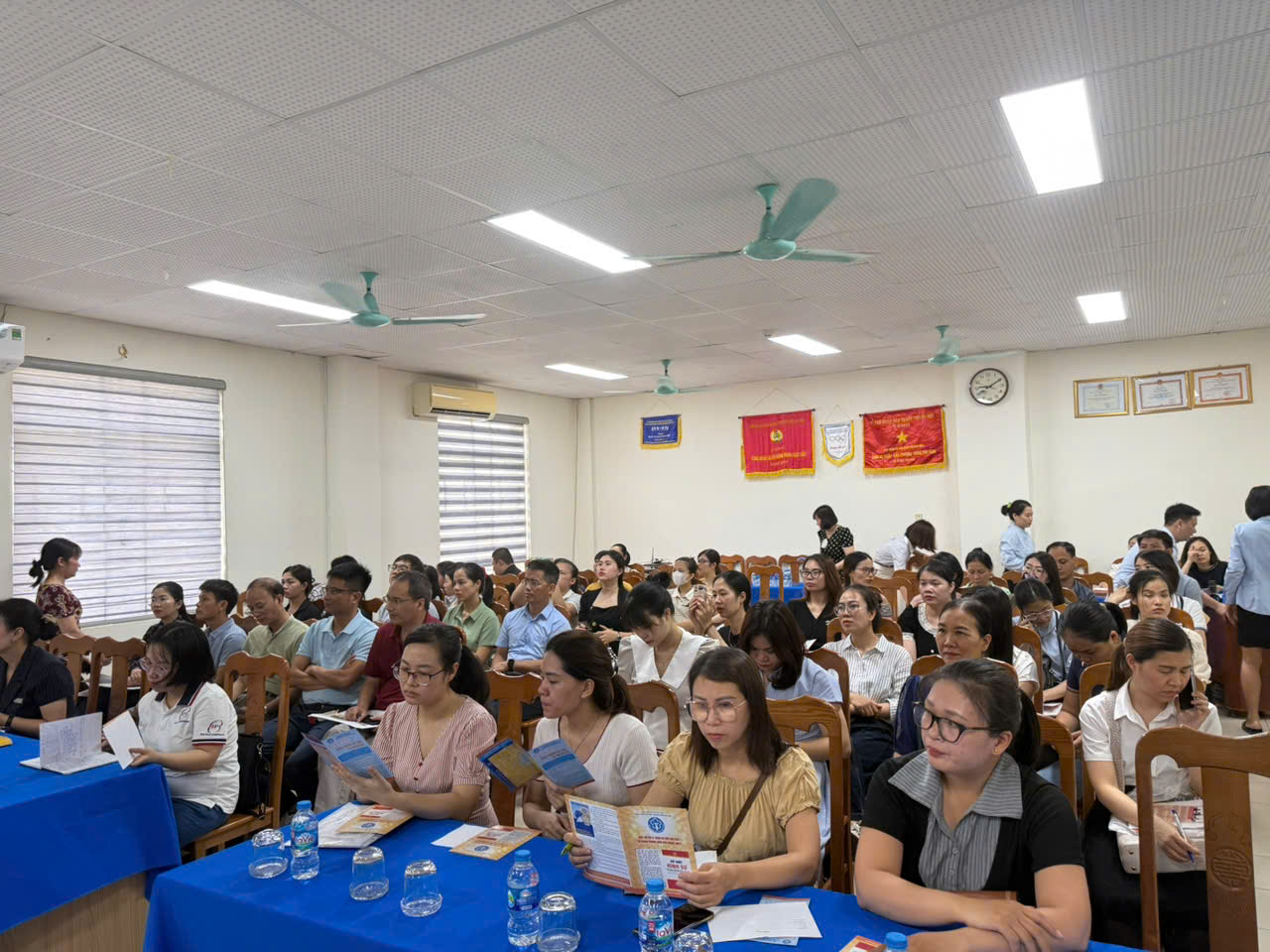 BHXH quận Hoàng Mai tổ chức hội nghị tuyên truyền, phổ biến những điểm mới trong Luật BHXH năm 2024 và Luật BHYT sửa đổi, bổ sung- Ảnh 4.