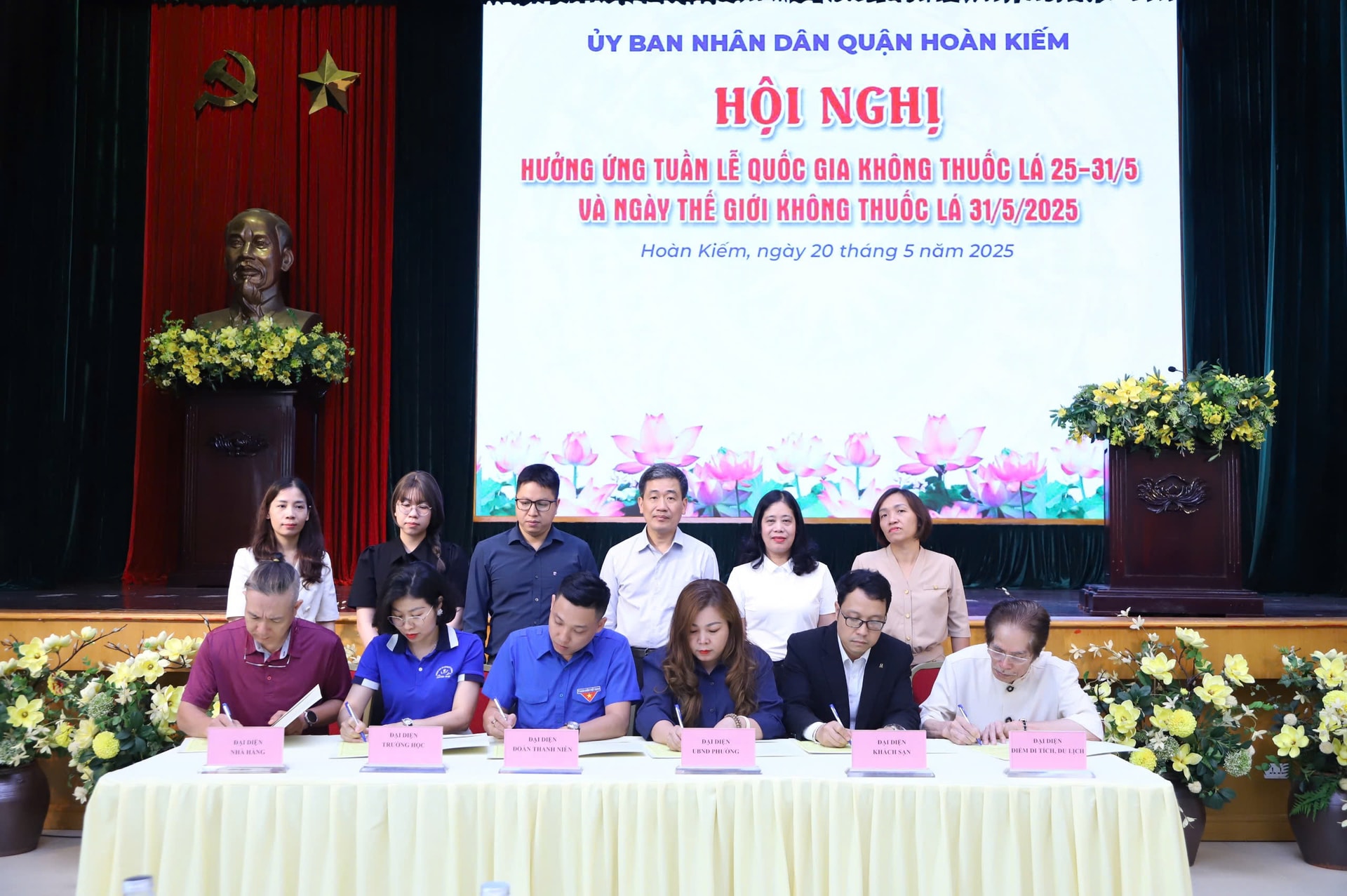 Hoàn Kiếm: Chung tay xây dựng môi trường không khói thuốc- Ảnh 1.