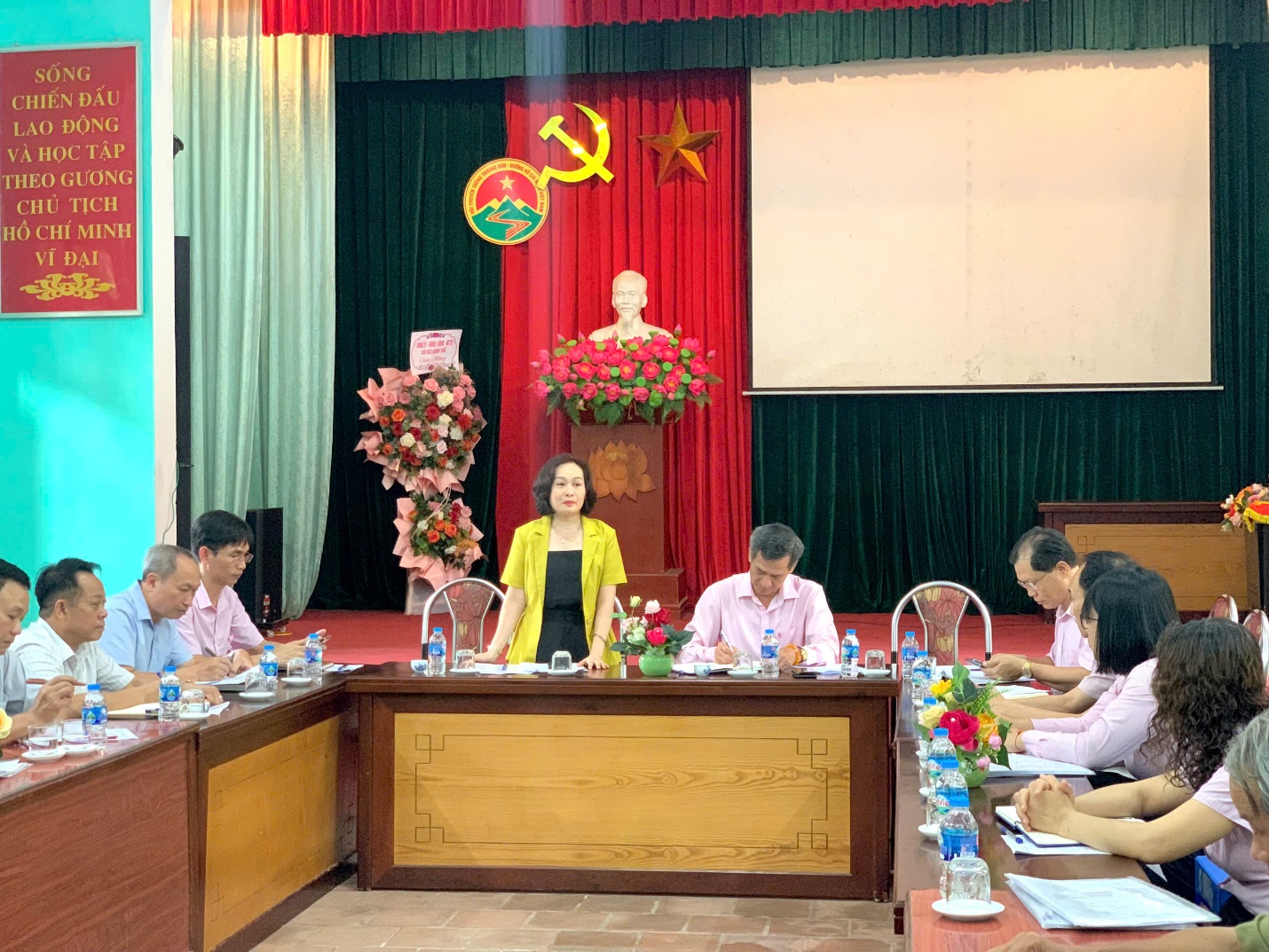 Ban đại diện Hội đồng quản trị Ngân hàng chính sách xã hội thành phố Hà Nội kiểm tra, giám sát tại huyện Đan Phượng- Ảnh 2.
